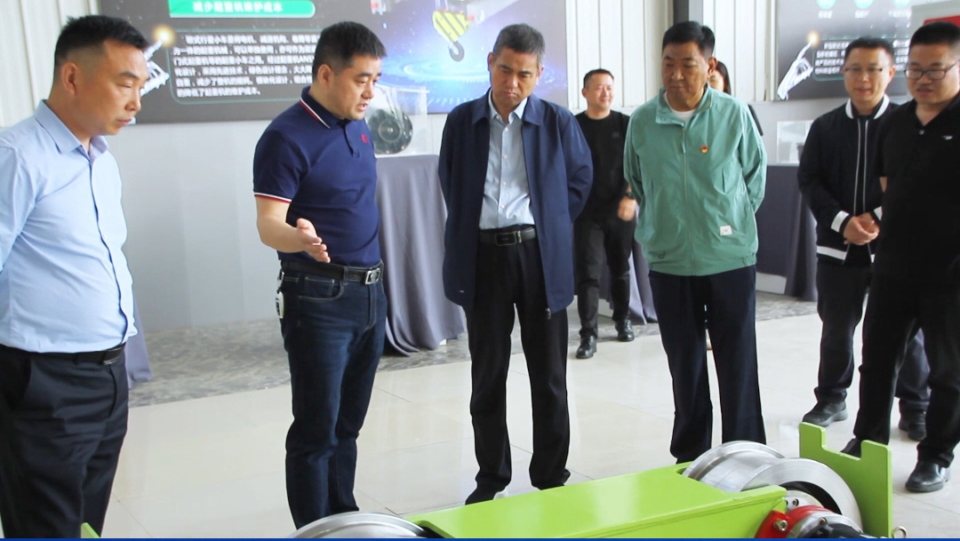 4月19日，熱烈歡迎市人大常委會(huì)副主任王國(guó)紅帶隊(duì)調(diào)研東起集團(tuán)